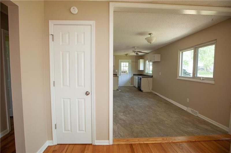 8024 Northrup Ave, Kansas City, KS 66112