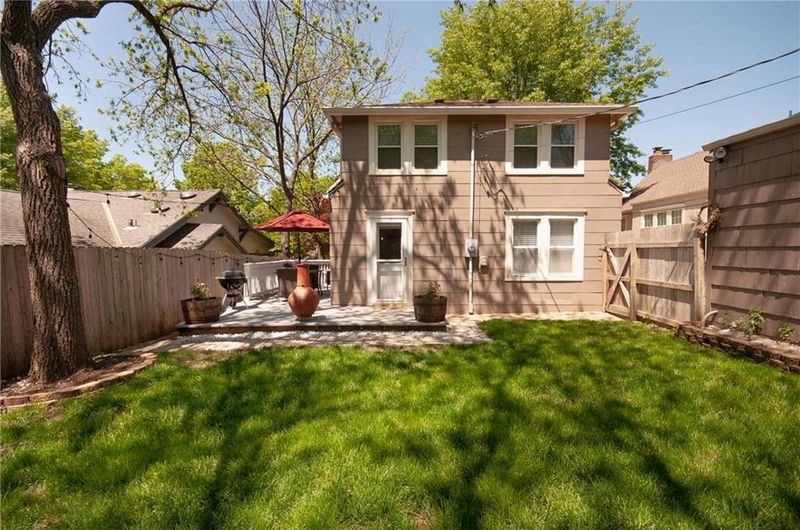 321 E 70th St, Kansas City, MO 64113