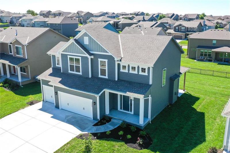 1305 Mission Dr, Raymore, MO 64083
