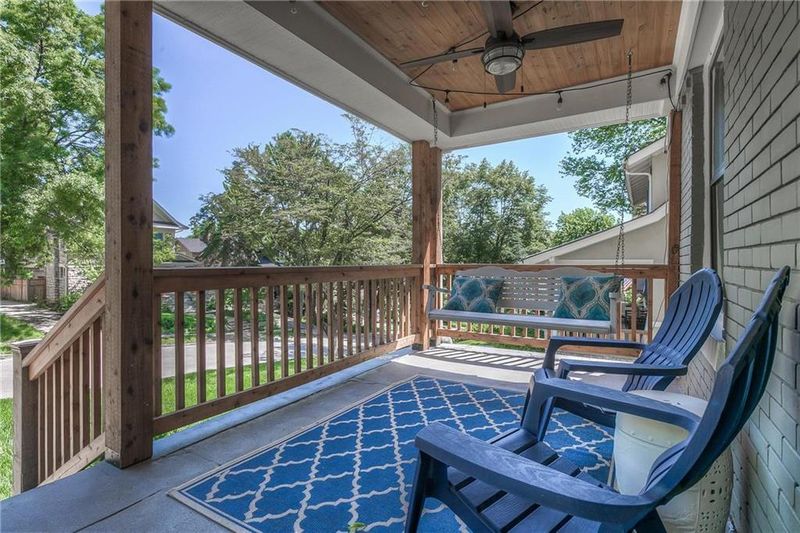 37 E 53 St, Kansas City, MO 64112