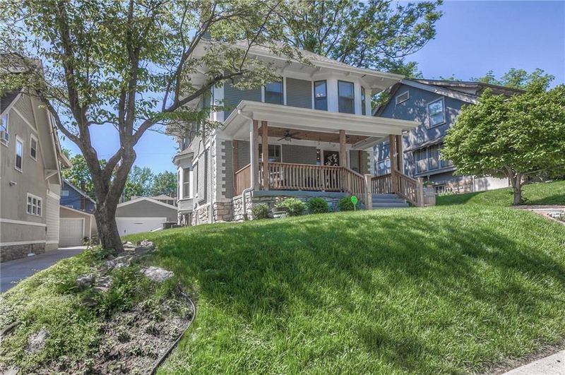 37 E 53 St, Kansas City, MO 64112