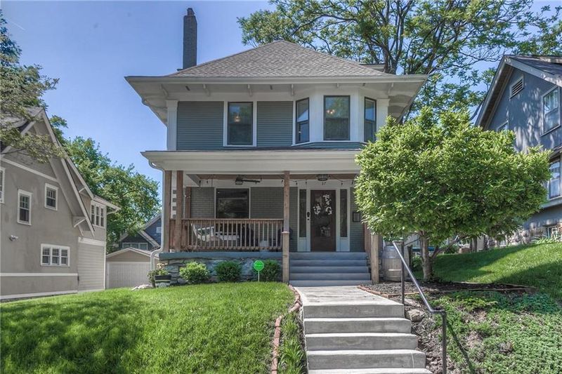 37 E 53 St, Kansas City, MO 64112