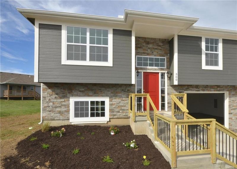 321 Fairview Cir, Platte City, MO 64079