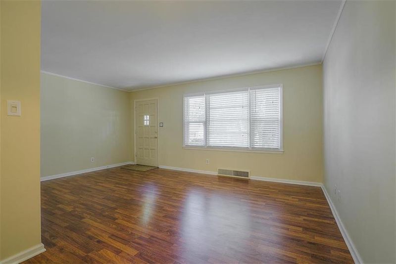 21 E Navajo Ln, Kansas City, MO 64114