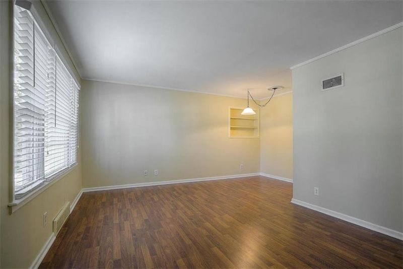 21 E Navajo Ln, Kansas City, MO 64114