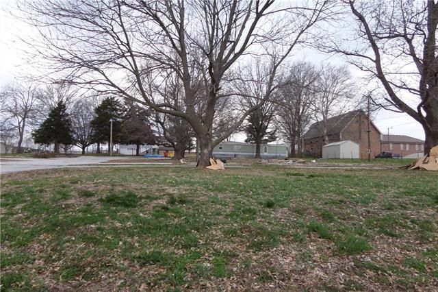 Oakdale St, Lexington, MO 64067