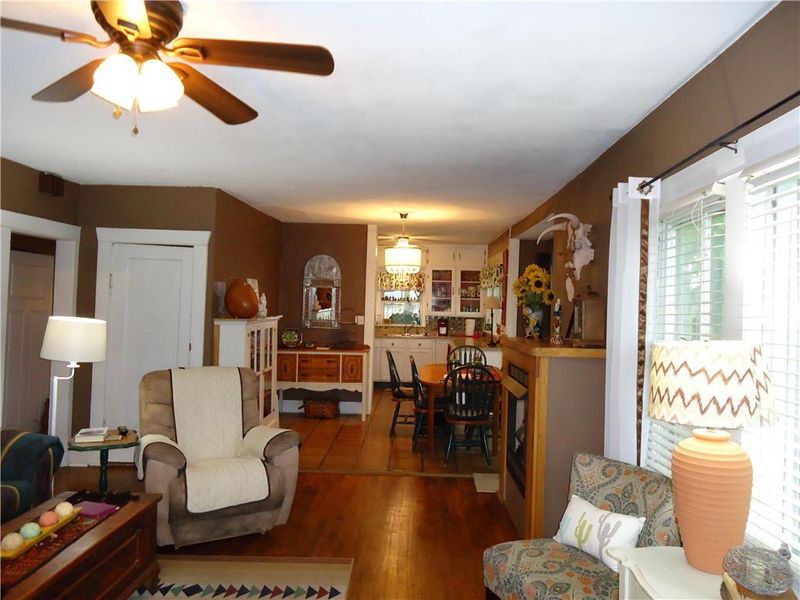 112 6th St, Baldwin City, KS 66006