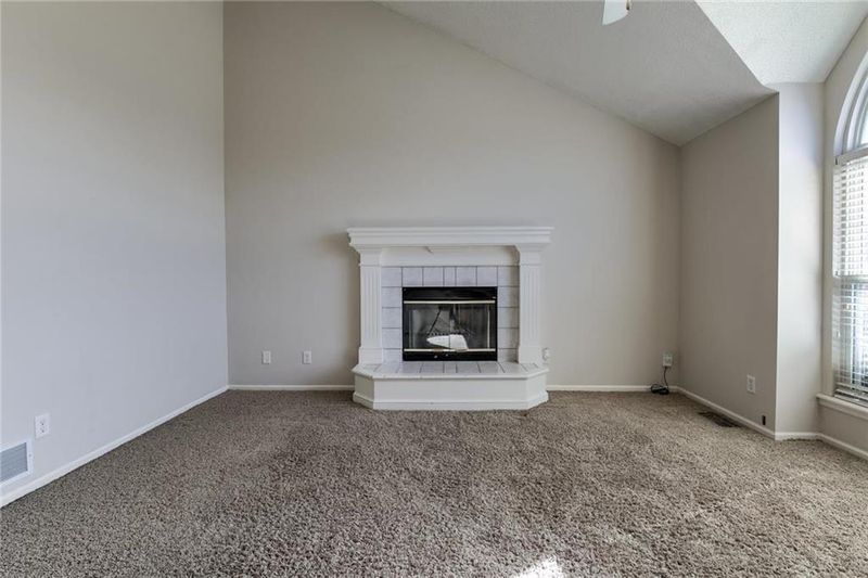10708 N Holmes St, Kansas City, MO 64155