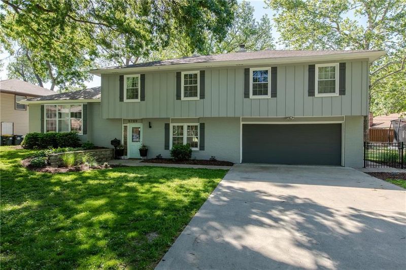 9709 W 97th St, Overland Park, KS 66212
