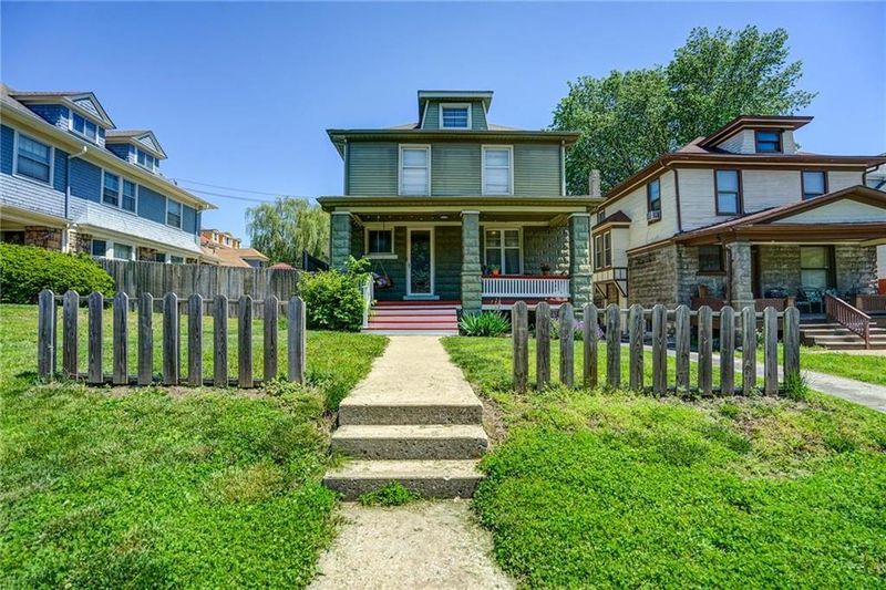 3715 Warwick Blvd, Kansas City, MO 64111