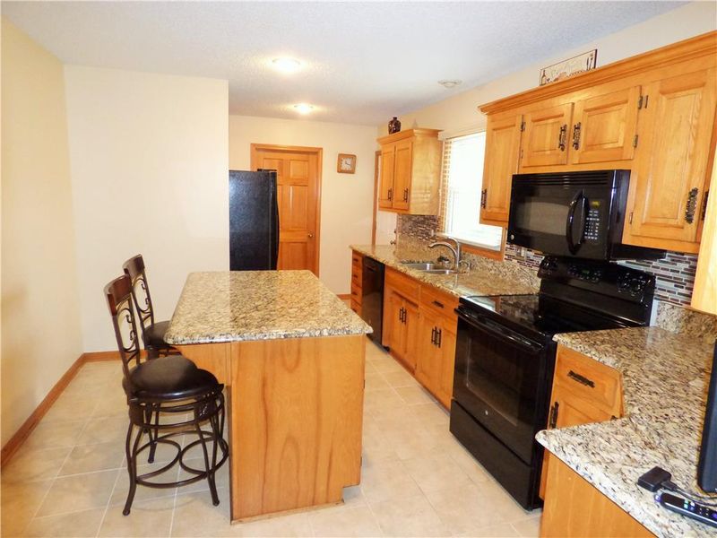 7824 E 96th St, Kansas City, MO 64134