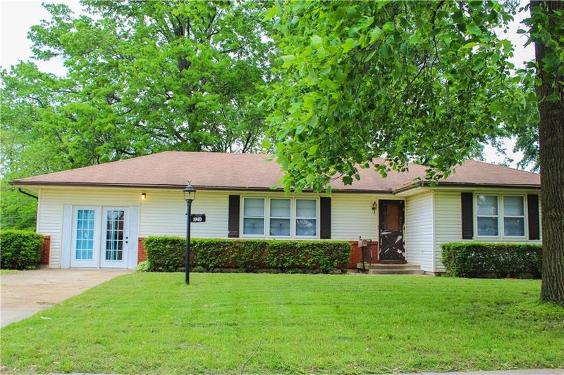 9219 Eastern Ave, Kansas City, MO 64138