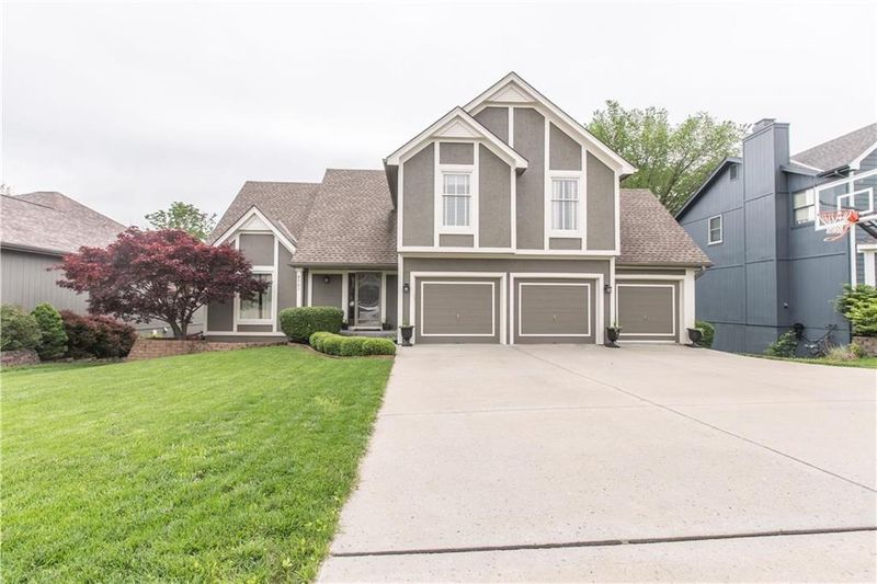 8701 N Wayne Ave, Kansas City, MO 64155