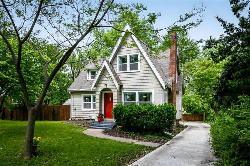 7722 Holmes Rd, Kansas City, MO 64131