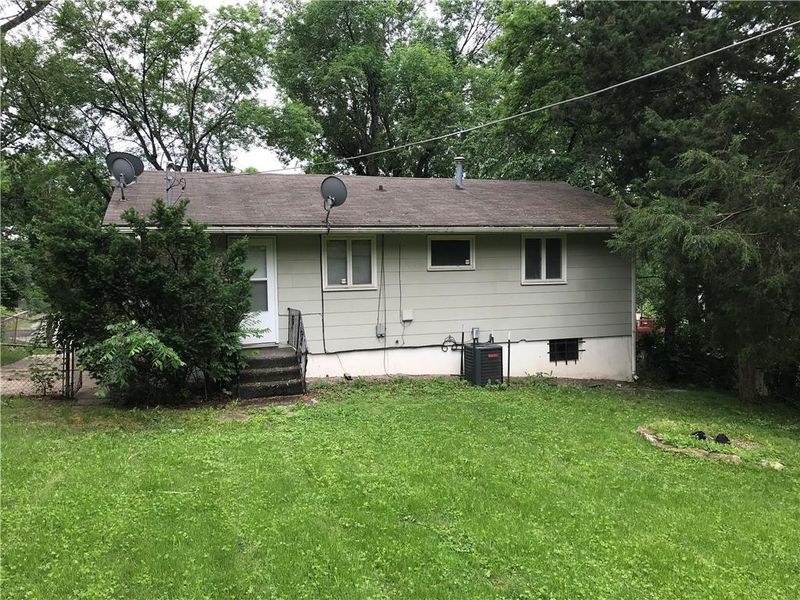 7406 E 50 St, Kansas City, MO 64129