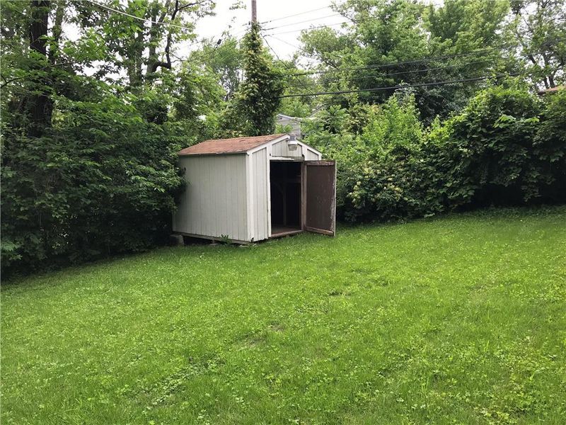 7406 E 50 St, Kansas City, MO 64129