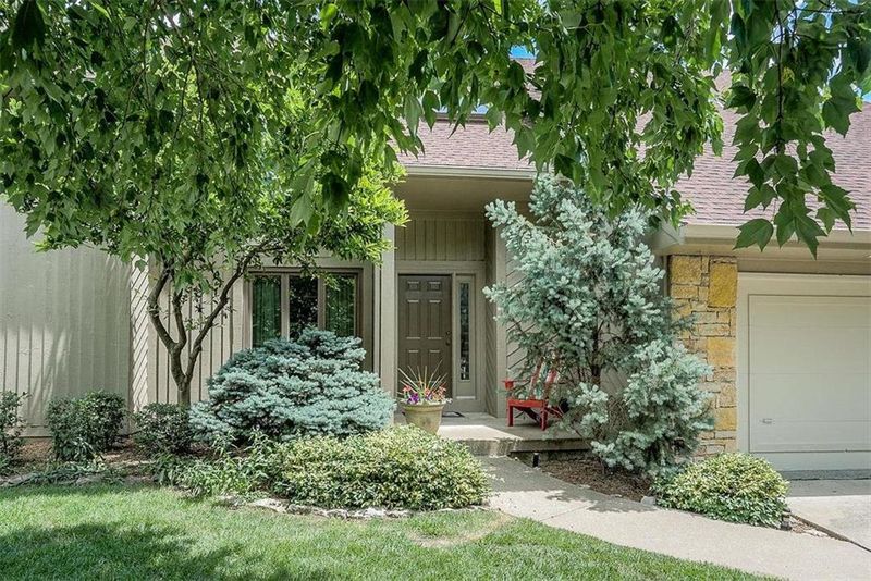 11921 Summit St, Kansas City, MO 64145