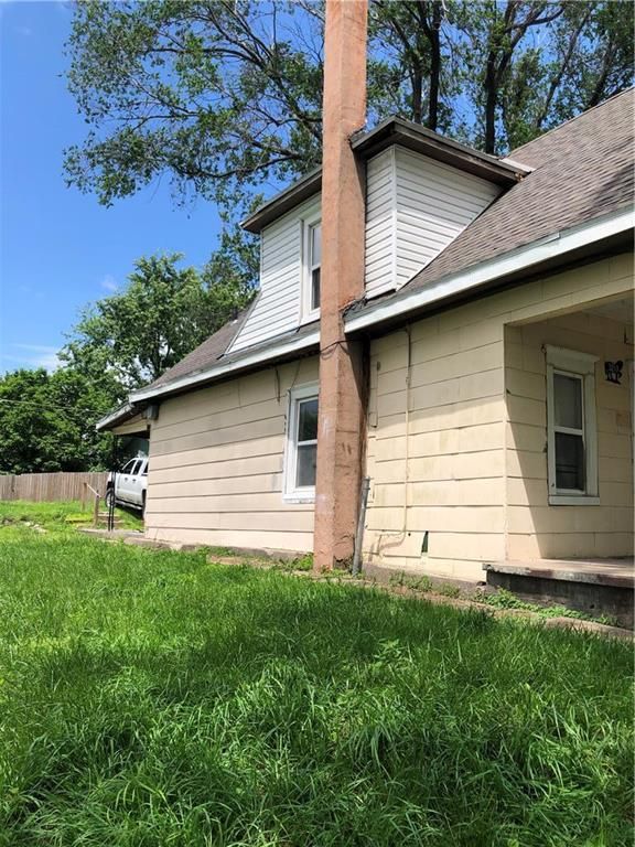 3217 Locust St, St Joseph, MO 64501