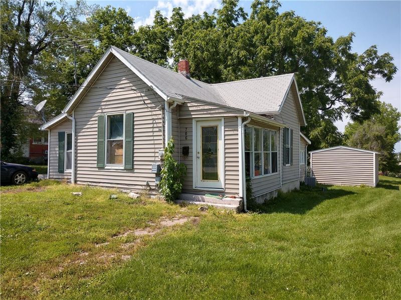 706 E North Main St, Richmond, MO 64085