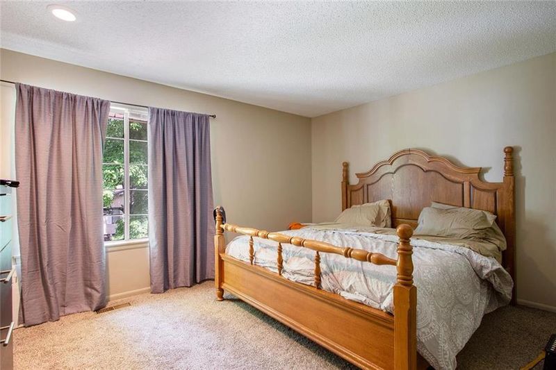 7808 N Oregon Ave, Kansas City, MO 64151