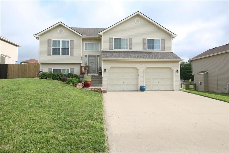 10504 NW 86th St, Kansas City, MO 64153