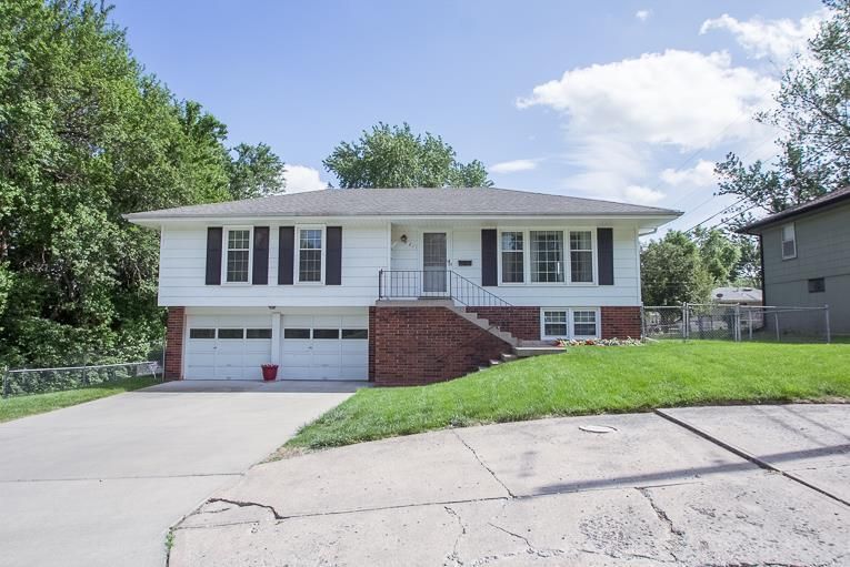 8011 E 117th Pl, Kansas City, MO 64134