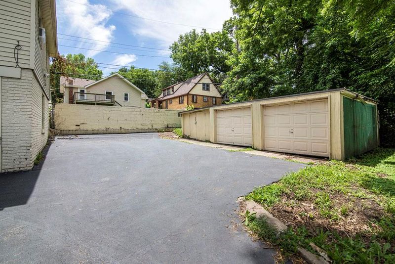 1833 Swope Pw, Kansas City, MO 64130