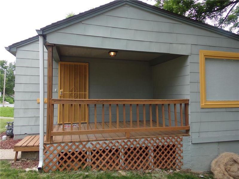 6107 College Ave, Kansas City, MO 64130