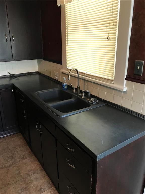 631 N 22nd St, St Joseph, MO 64506