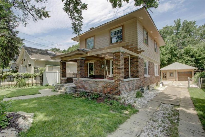 8 E 55th St, Kansas City, MO 64113