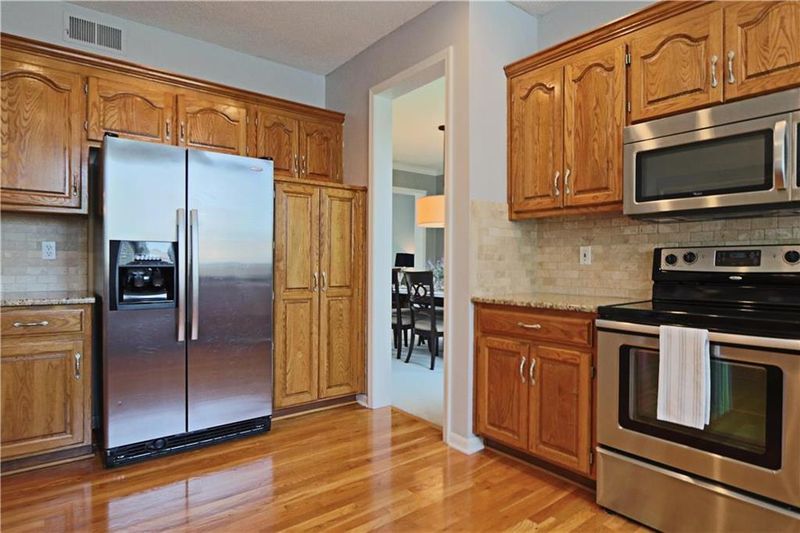 15817 Ash Ln, Overland Park, KS 66224