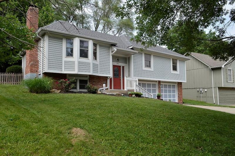1306 NE 85th Ter, Kansas City, MO 64155