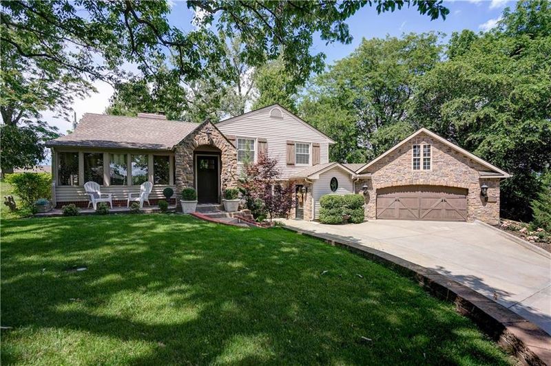 3502 Hermosa Dr, Riverside, MO 64150