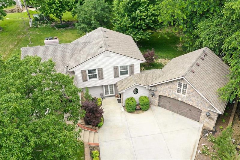 3502 Hermosa Dr, Riverside, MO 64150