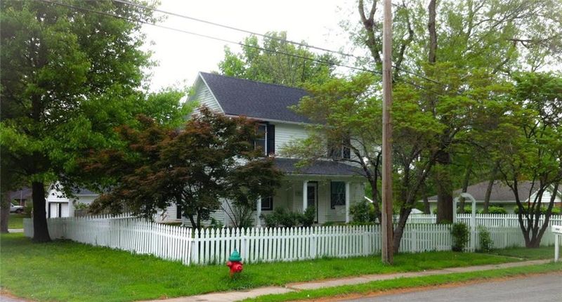 1048 Vilas St, Leavenworth, KS 66048