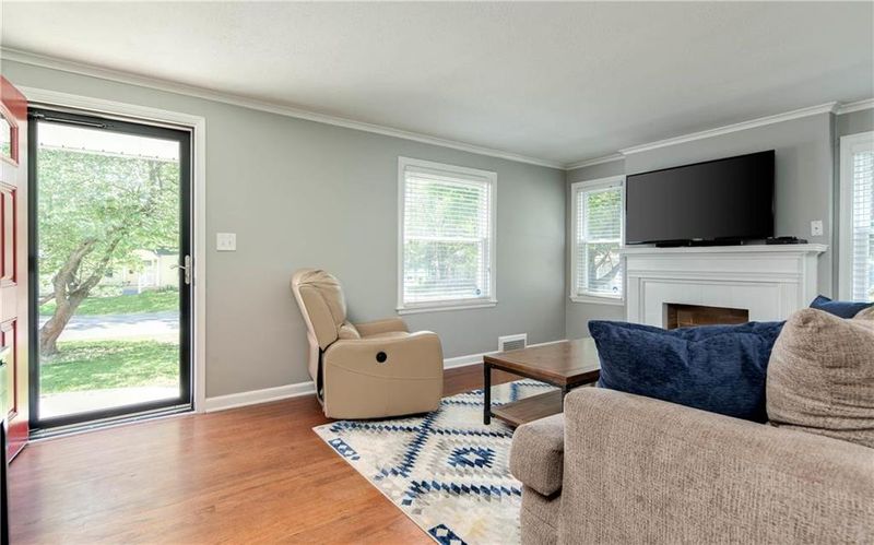 7744 Mcgee St, Kansas City, MO 64114