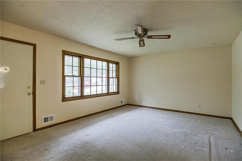 6812 Ewing Ave, Kansas City, MO 64133