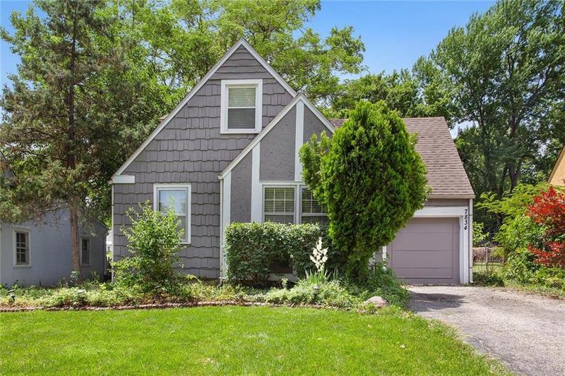 7834 Summit St, Kansas City, MO 64114
