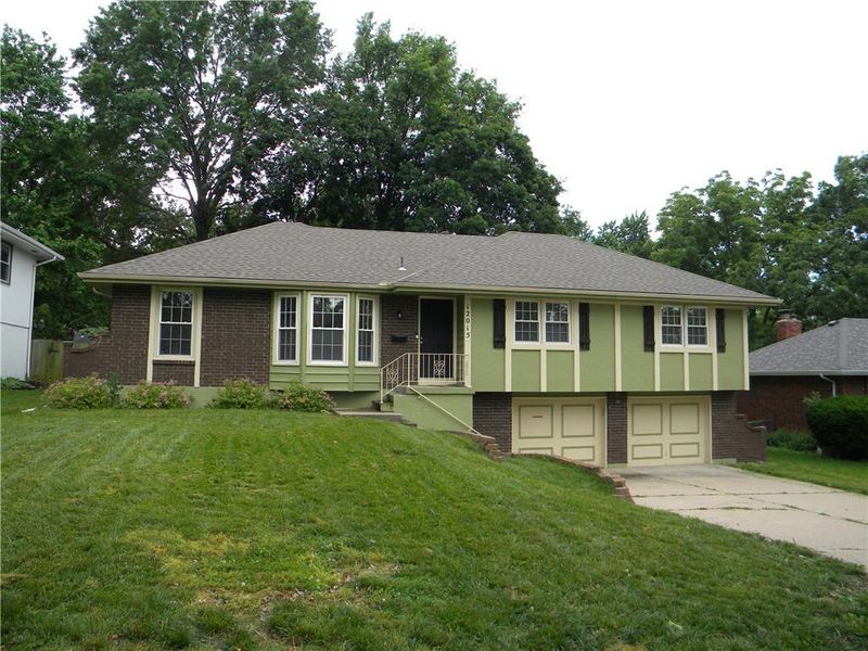 12015 E 55th Ter, Kansas City, MO 64133
