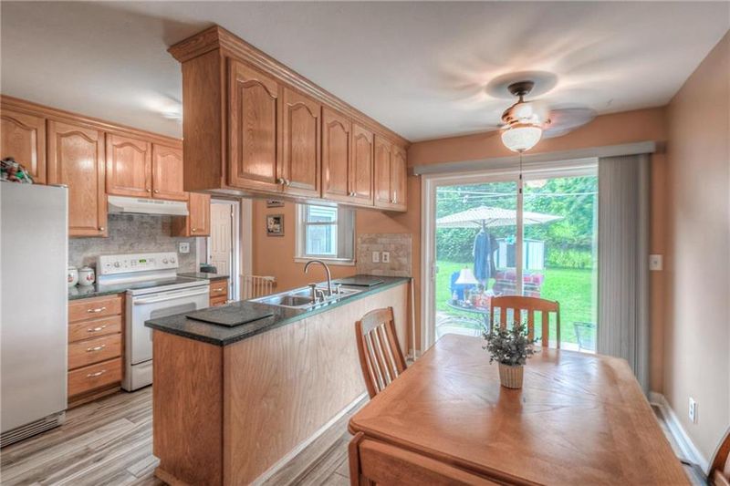 6925 Hadley St, Overland Park, KS 66204