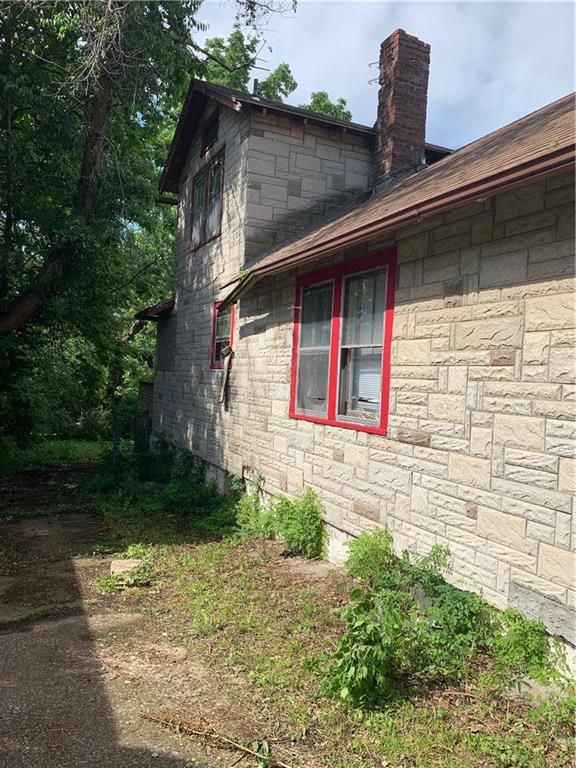 2815 E 67th St, Kansas City, MO 64131