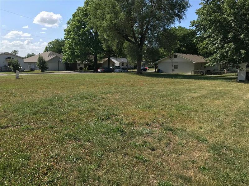 818 W 25th St Ter, Higginsville, MO 64037