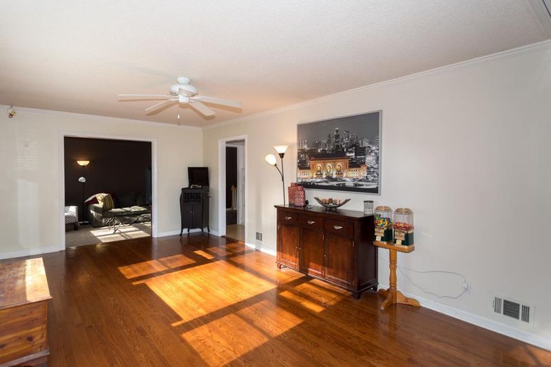 8224 W 88th St, Overland Park, KS 66212