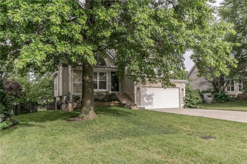 14718 Hardy St, Overland Park, KS 66223