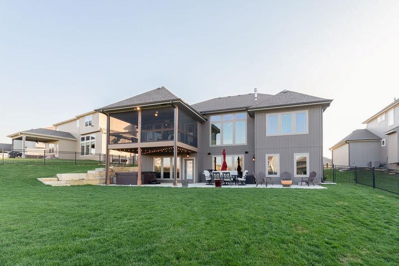 9771 Houston St, Lenexa, KS 66227