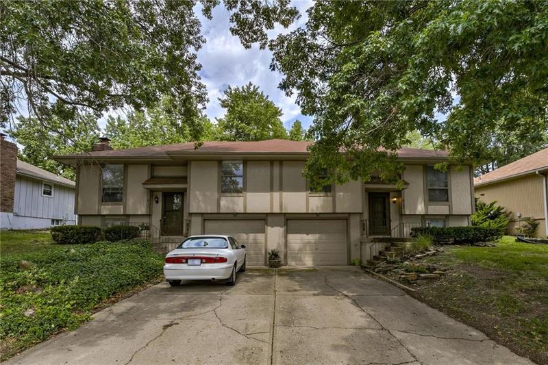 8122 N Stoddard Ave, Kansas City, MO 64152