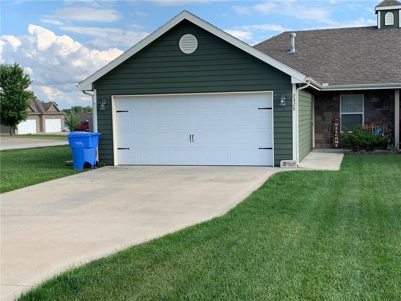 2328 E Willow Point Cir, Tonganoxie, KS 66086