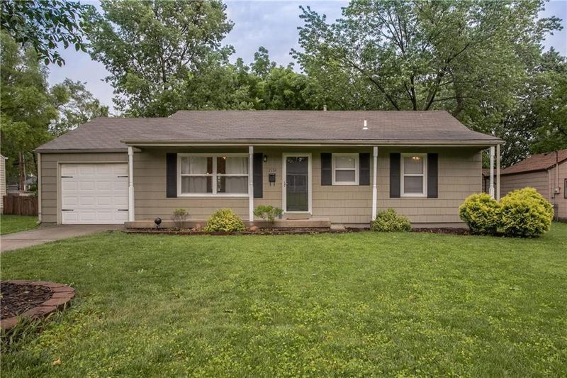 7139 Beverly St, Overland Park, KS 66204