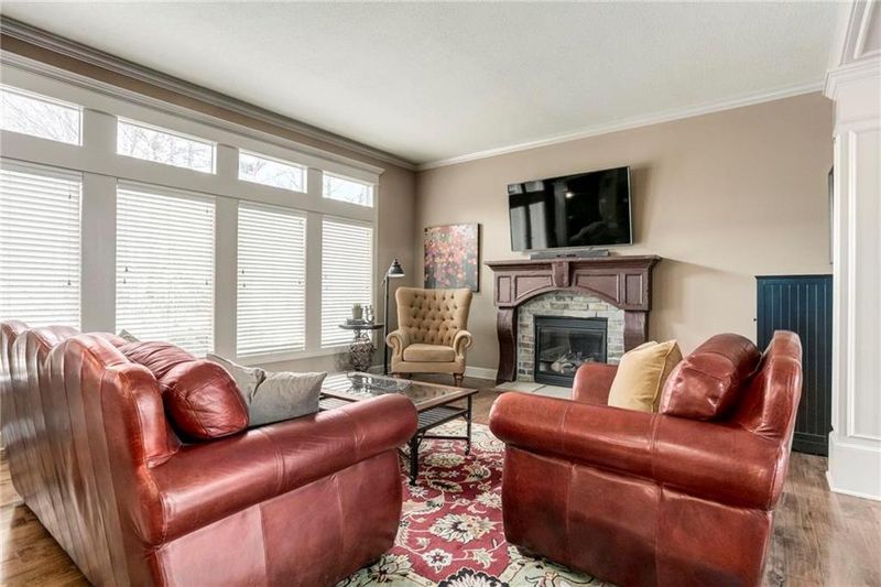 10509 W 169th St, Overland Park, KS 66221