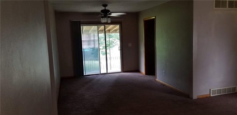 439 E Whittier St, Claycomo, MO 64119
